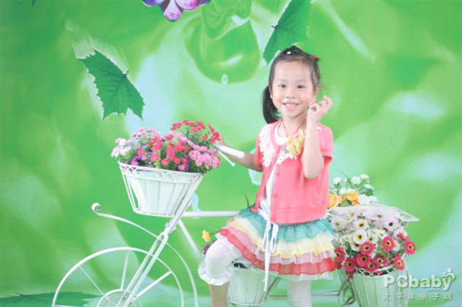 女兒的照片書已經(jīng)好幾本了，暫時(shí)不做這類產(chǎn)品，不過臺(tái)歷和賀卡是要嘗試的